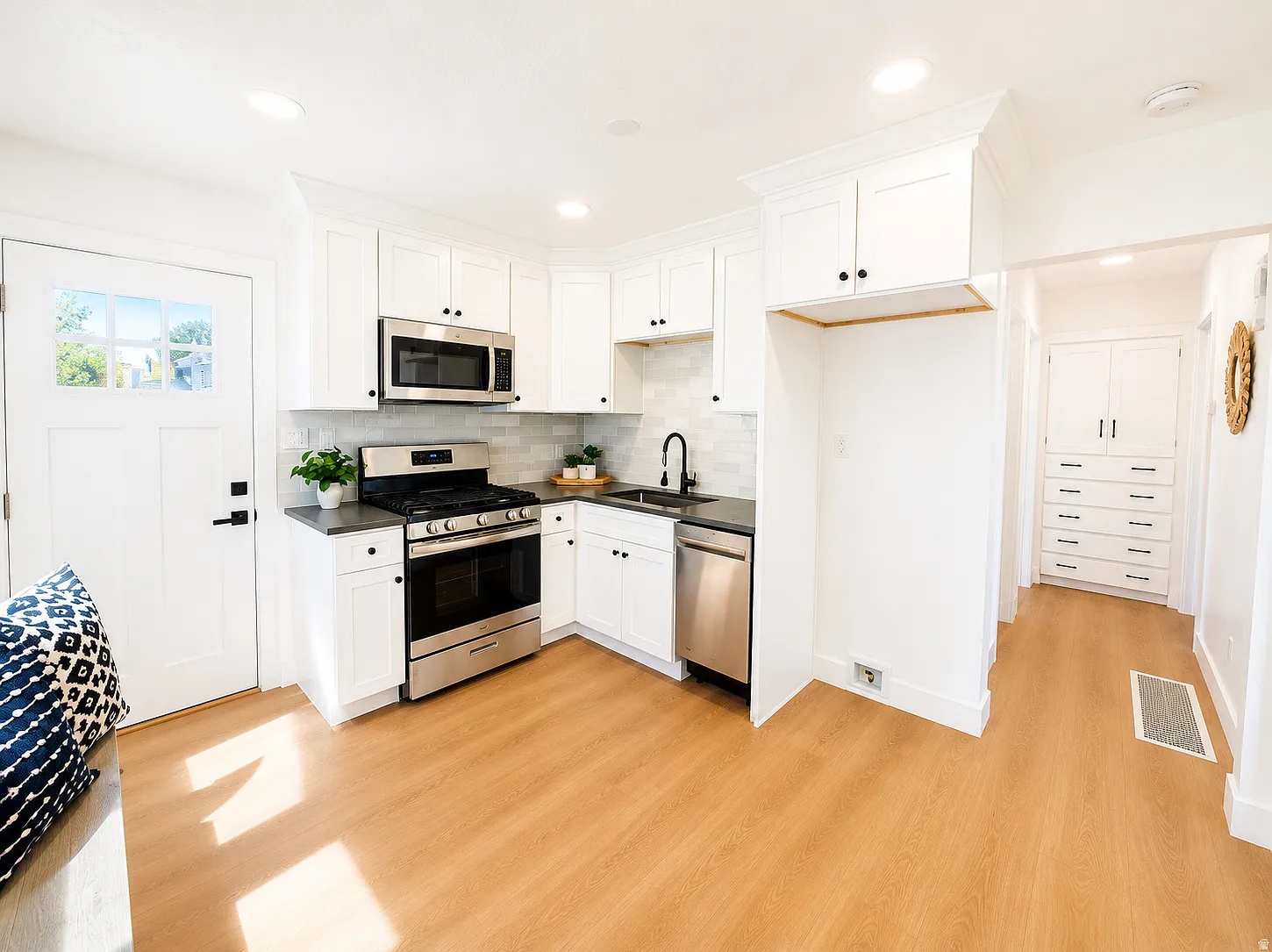 4 bed, 1378 sqft, $1,995 — Photo 2