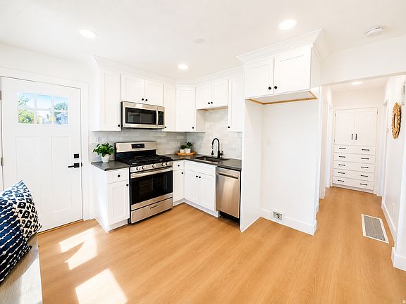 4th image of 278 N 1st St