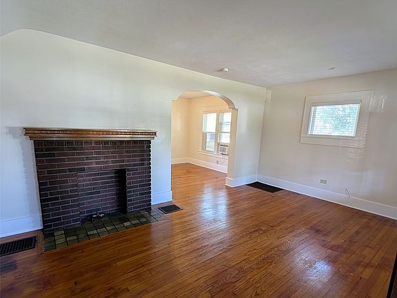 4th image of 652 W 29th St