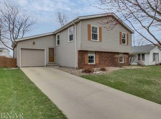 1405 Ridgeport Ave, Bloomington, IL 61704