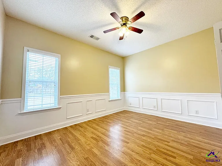701 Victoria Cir — Photo 22