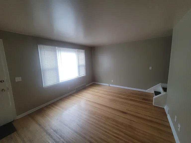 1600 Monroe Ave — Photo 3