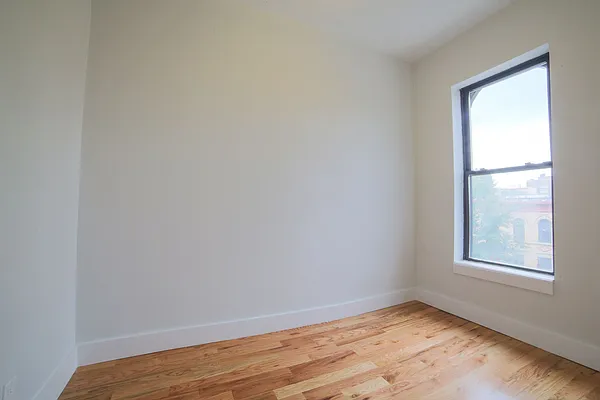 Rented by Prime Square Realty | media 26