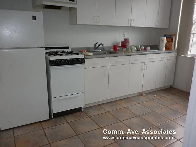 2 bed, 1.0 bath, $2,825 — Photo 2