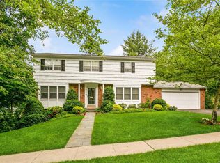 10 Dodford Rd, Great Neck, NY 11021