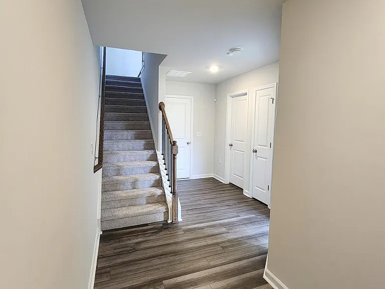 2431 Kasota Ln — Photo 3