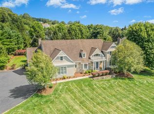 2 Wentworth Dr, Newtown, CT 06470