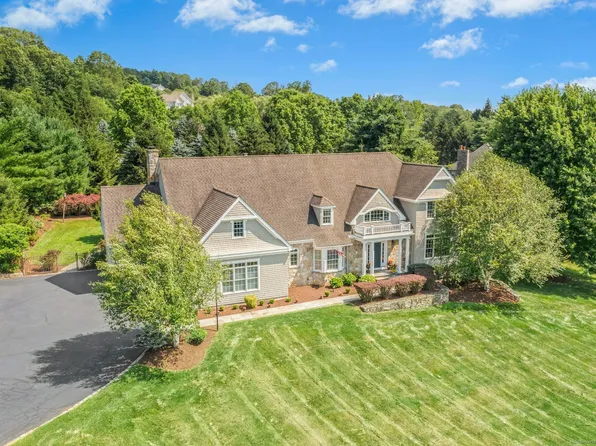 2 Wentworth Drive, Newtown, CT 06470