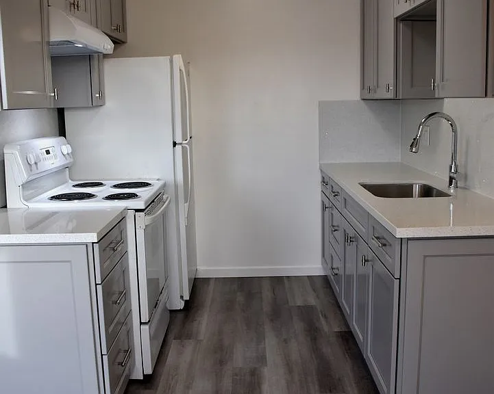 516 Buena Vista Ave #J — Photo 6