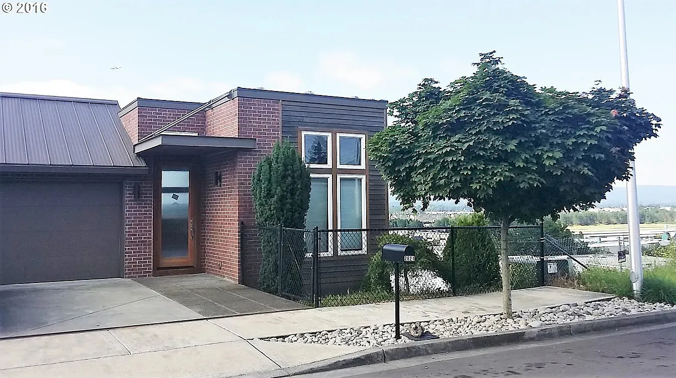 6th Street - 2621 — Photo 1