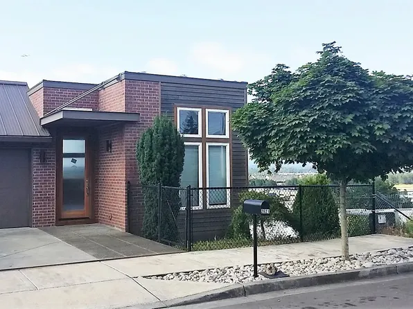 2621 E 6th St, Vancouver, WA 98661