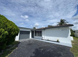 8971 NW 8th St, Hollywood, FL 33024