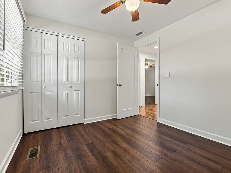 924 Bradford Ln — Photo 16
