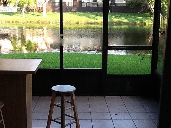 patio con lago