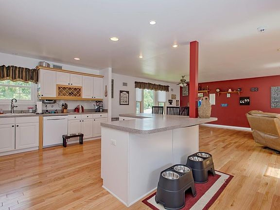 06_46CherryBendDr_191_KitchenBreakfastRo