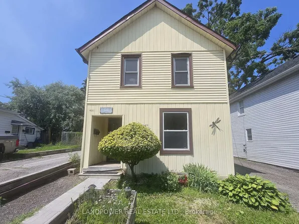 451 Ontario St S, Newmarket, ON L3Y 2K6