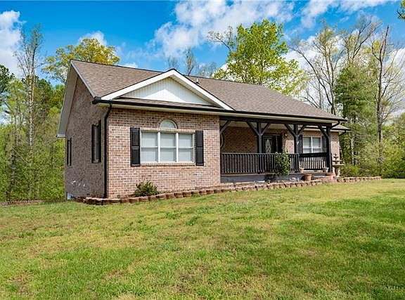 4th image of 2411 Holly Ct