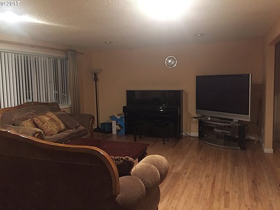 3rd image of 615 SE 104th Ave