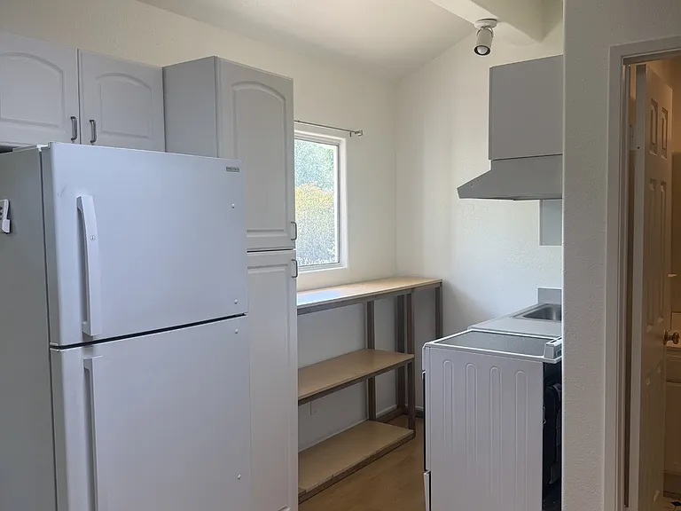 1330 York Dr #B — Photo 4