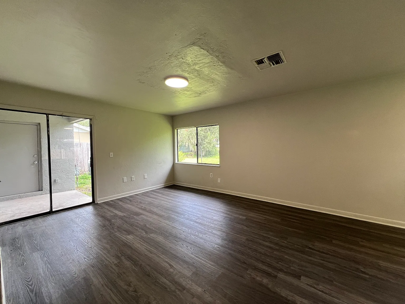 3 bed, 1098 sqft, $1,500 — Photo 3
