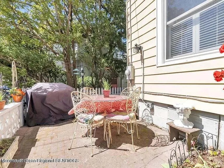 80 Heck Ave — Photo 45
