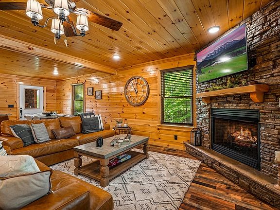 4th image of 2506 Treehouse Ln