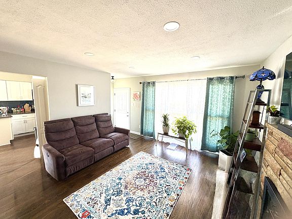 3rd image of 14142 Arden St