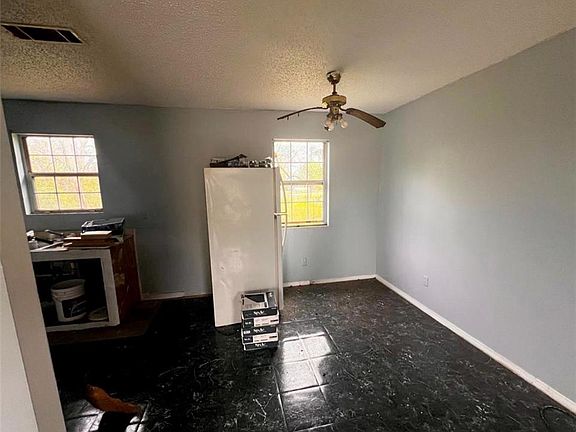 5th image of 325 Golden Rd E
