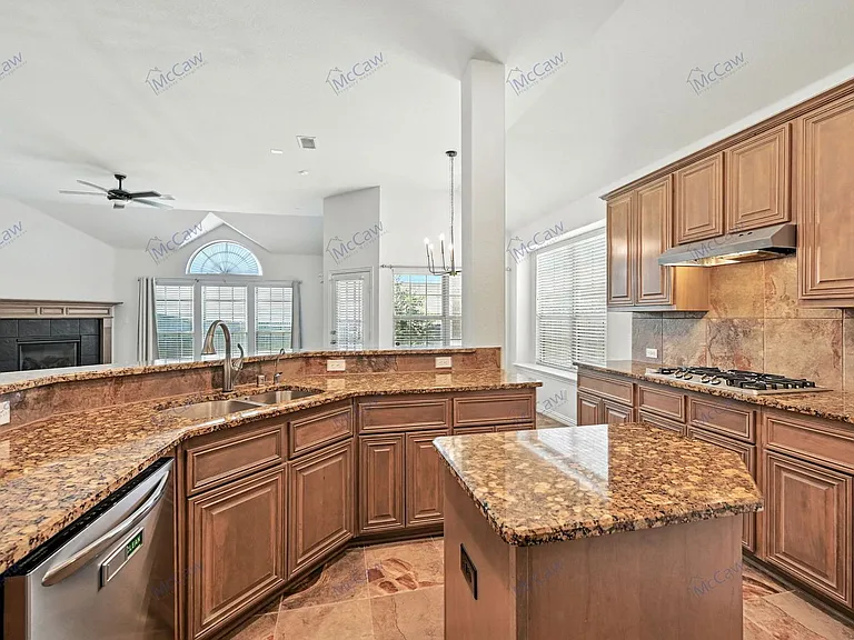 628 Castle St — Photo 11