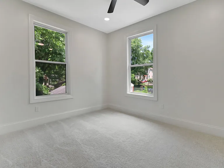 3020 Daytona Ave — Photo 18