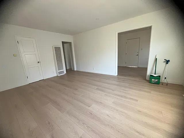 7026 Hazeltine Ave — Photo 13
