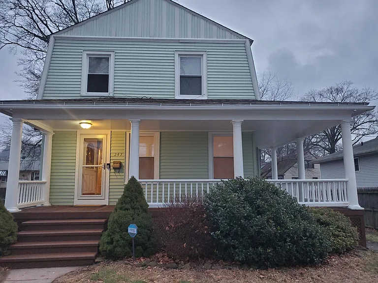 247 Concord St — Photo 24
