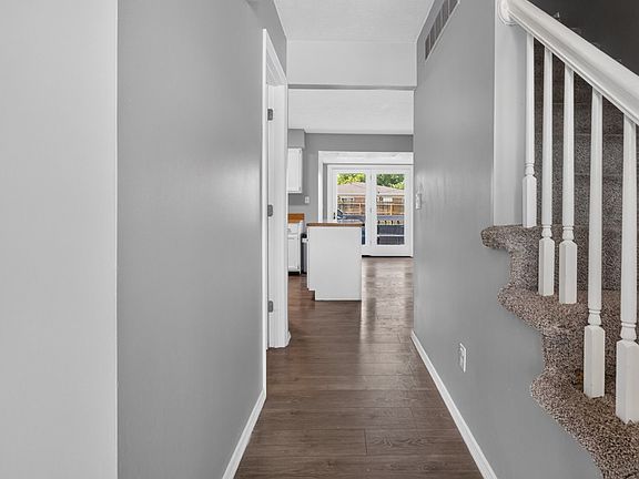 3rd image of 1014 Chicory Ln