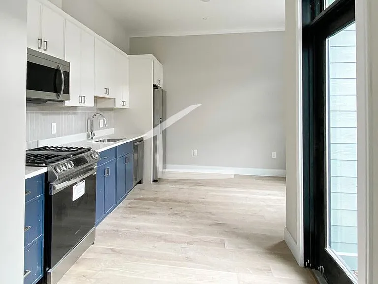 157 Everett St #201 — Photo 3