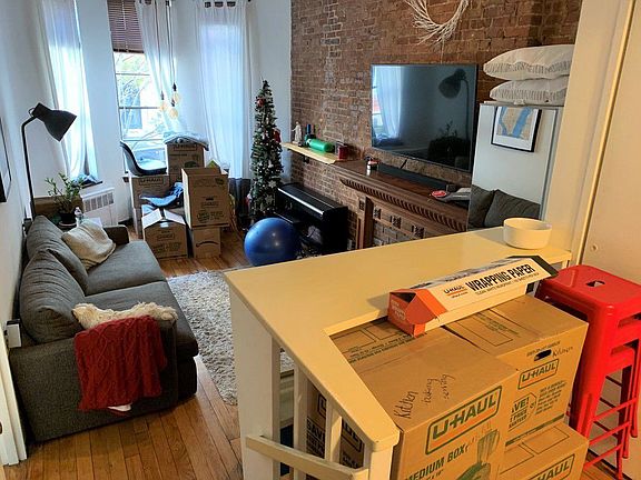 2nd image of 20 W 85th St APT 1A