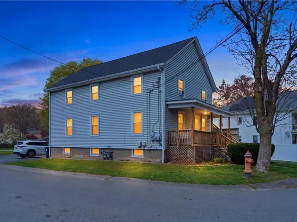 131 Roma St, East Providence, RI 02914
