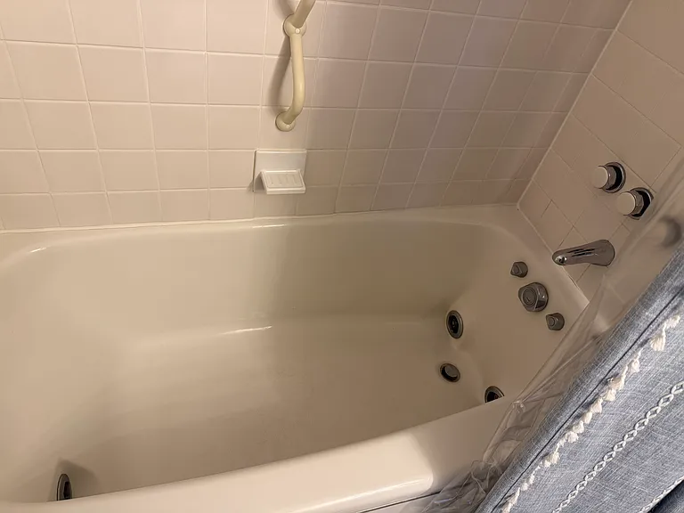 2nd bathroom tub / shower combo