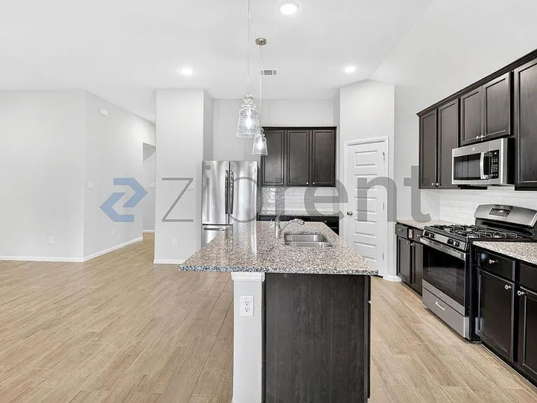 2608 Rambling Rd — Photo 7