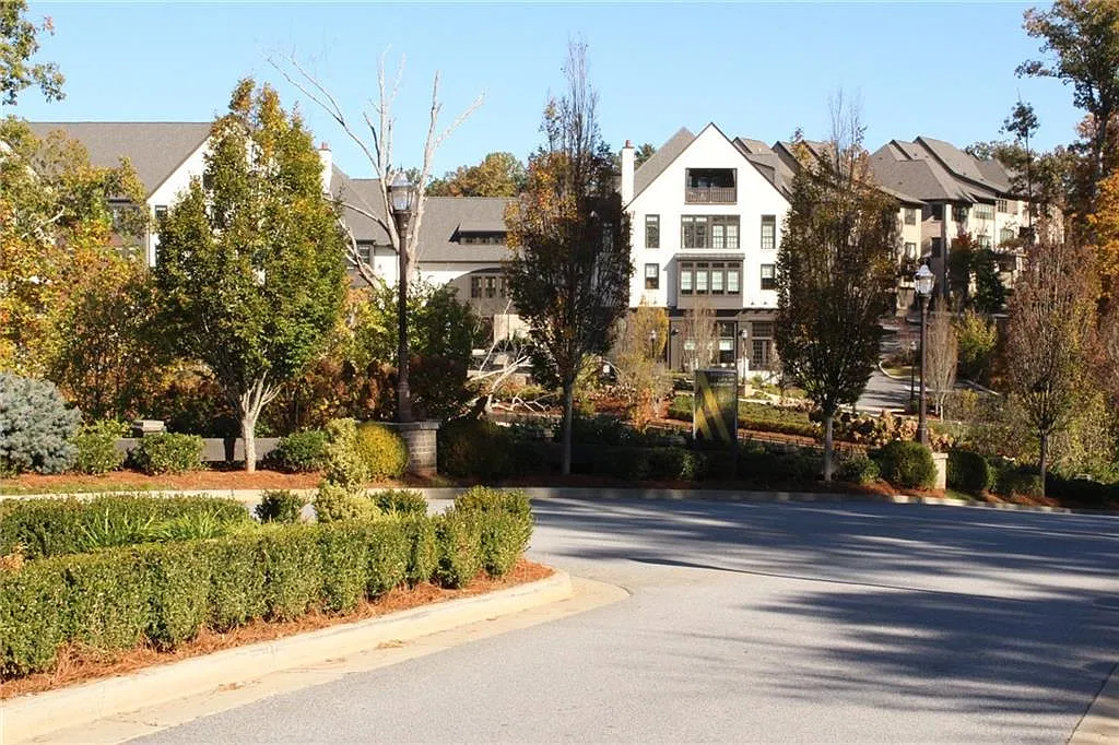 3 bed, 3.5 bath, 1900 sqft, $3,950 — Photo 4