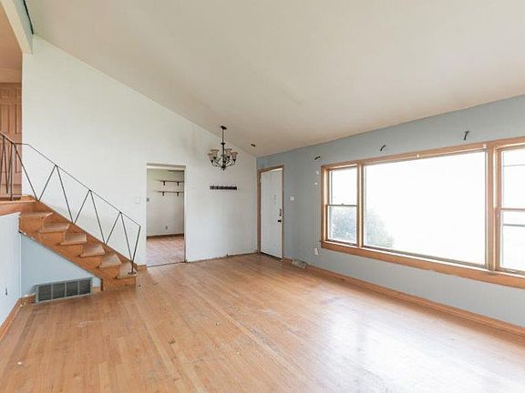 3rd image of 7247 W 173rd Pl