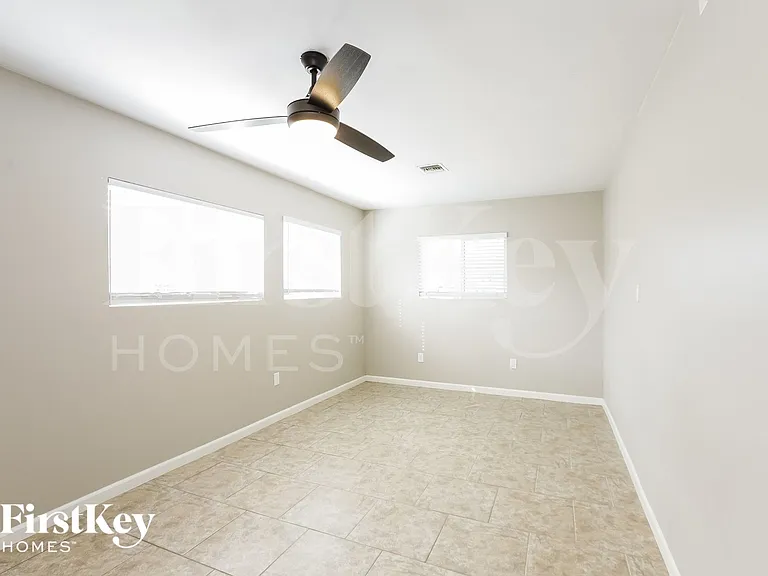 3625 N 21st Dr — Photo 8