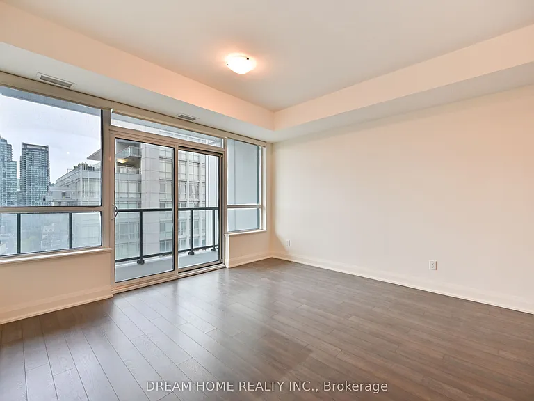 68 Canterbury Pl #1702 — Photo 8