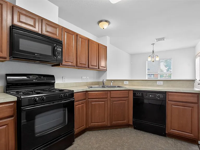1618 Grable Cove Ln — Photo 12