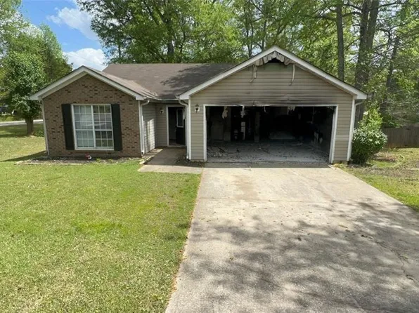 100 Waters Edge Dr, Locust Grove, GA 30248