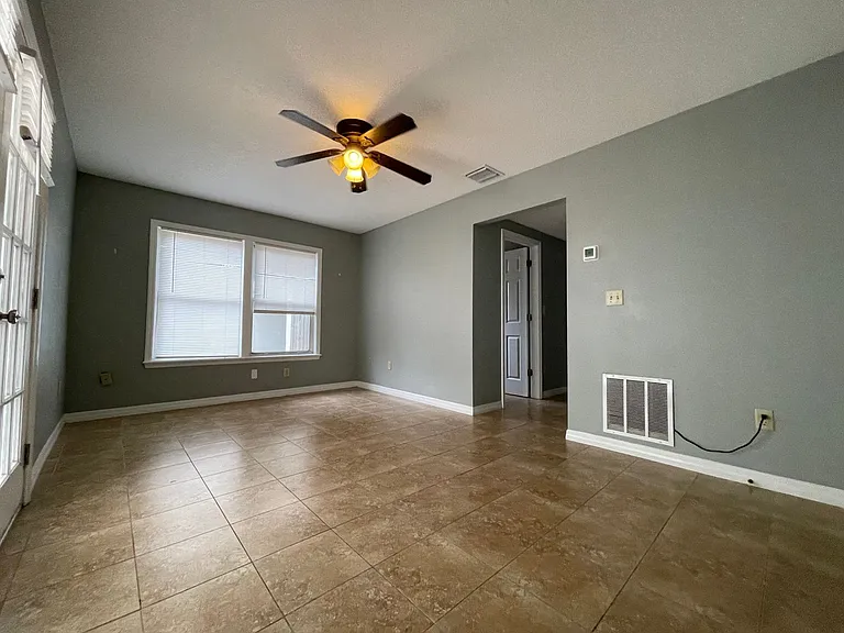 714 E Harwood St — Photo 35