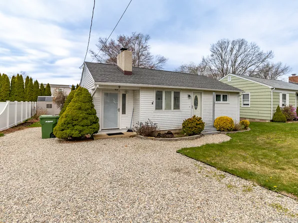 9 Uncas Trail, Old Saybrook, CT 06475
