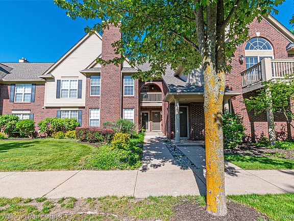 2nd image of 28569 Carlton Way Dr