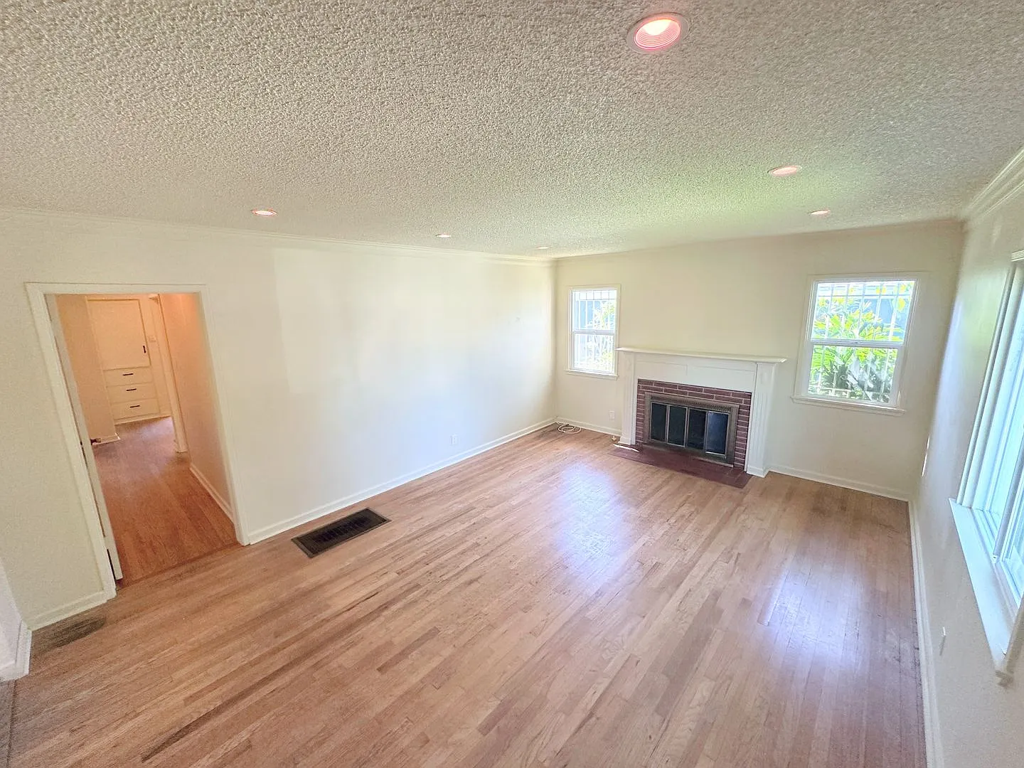 Peaceful Living in Mar Vista Home w/ Spacious Backyard! — Photo 3