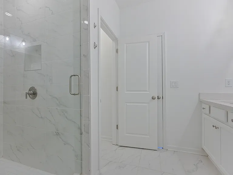 3928 Hester St — Photo 27