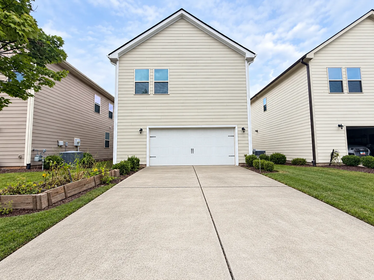 3 Bedroom 2.5 bath Single Family — Photo 2